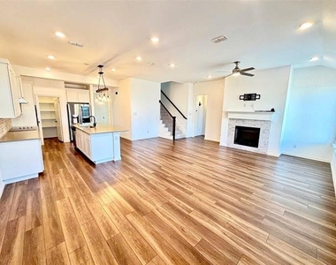 512 Virginia Way - Photo Thumbnail 9