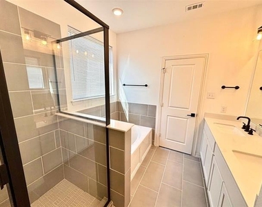 512 Virginia Way - Photo Thumbnail 13