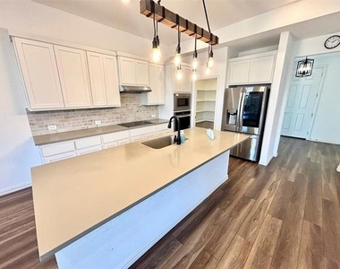 512 Virginia Way - Photo Thumbnail 6