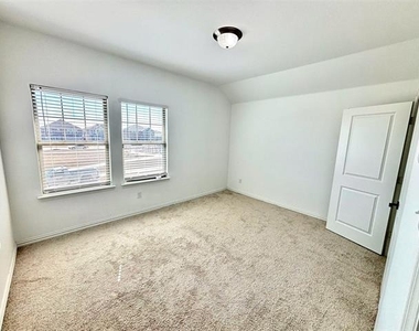 512 Virginia Way - Photo Thumbnail 21