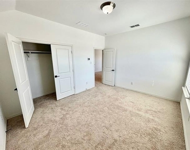512 Virginia Way - Photo Thumbnail 16