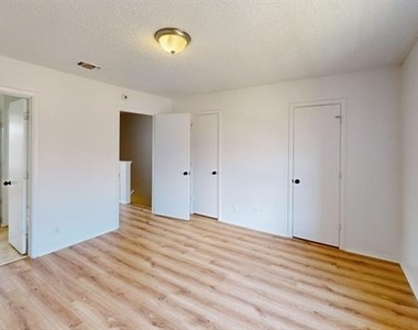 8108 Foxfire Lane - Photo Thumbnail 8