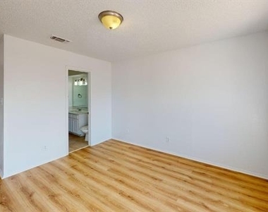 8108 Foxfire Lane - Photo Thumbnail 7