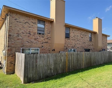 8108 Foxfire Lane - Photo Thumbnail 13