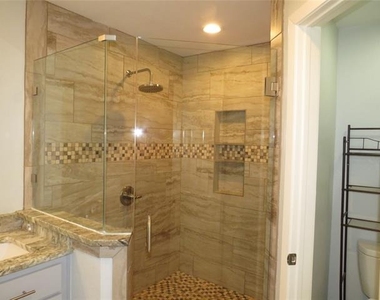 1026 Thomas Street - Photo Thumbnail 22