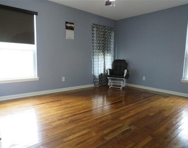 1026 Thomas Street - Photo Thumbnail 11