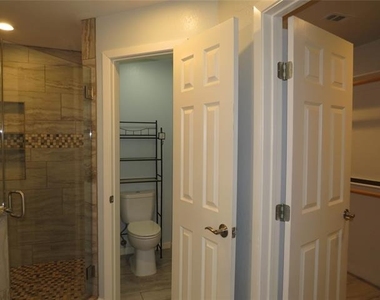 1026 Thomas Street - Photo Thumbnail 19