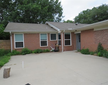 1026 Thomas Street - Photo Thumbnail 24