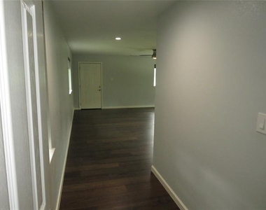 1026 Thomas Street - Photo Thumbnail 15