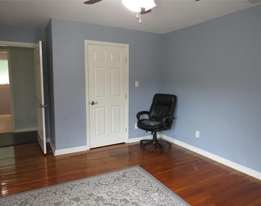 1026 Thomas Street - Photo Thumbnail 9
