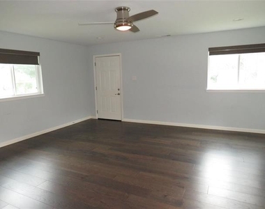 1026 Thomas Street - Photo Thumbnail 23