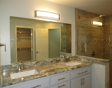 1026 Thomas Street - Photo Thumbnail 21