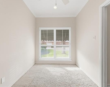 22 One Main Place - Photo Thumbnail 4
