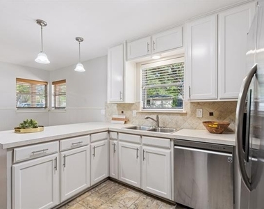 3605 Jeanette Drive - Photo Thumbnail 5