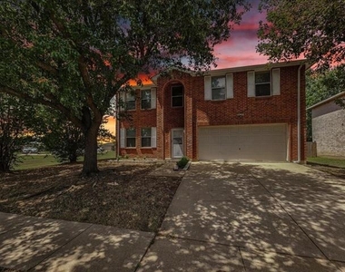 601 Jagera Way - Photo Thumbnail 2