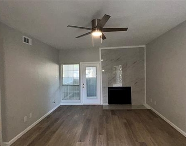 3611 W Northgate Drive - Photo Thumbnail 6