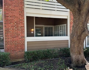 3611 W Northgate Drive - Photo Thumbnail 11