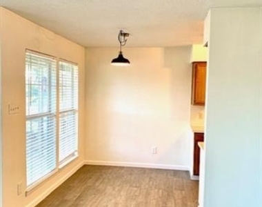 109 Wildwood Court - Photo Thumbnail 7