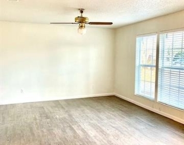 109 Wildwood Court - Photo Thumbnail 5