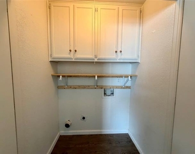 109 Wildwood Court - Photo Thumbnail 13