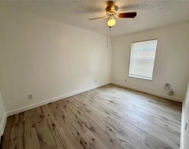 109 Wildwood Court - Photo Thumbnail 10