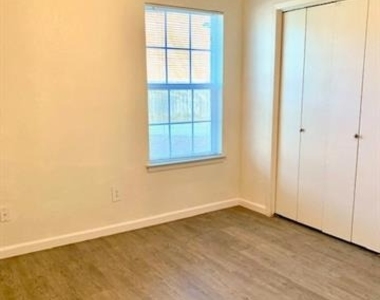 109 Wildwood Court - Photo Thumbnail 1