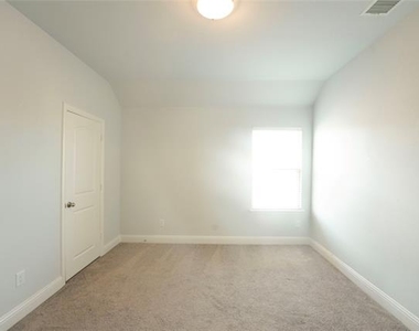 3324 Wildwood Drive - Photo Thumbnail 25