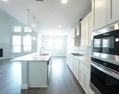 3324 Wildwood Drive - Photo Thumbnail 8