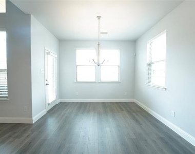 3324 Wildwood Drive - Photo Thumbnail 9