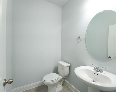 3324 Wildwood Drive - Photo Thumbnail 2