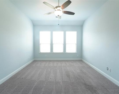 3324 Wildwood Drive - Photo Thumbnail 14