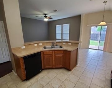 1132 Honeywell Drive - Photo Thumbnail 7