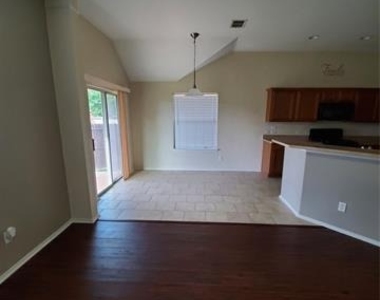 1132 Honeywell Drive - Photo Thumbnail 5