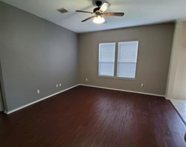 1132 Honeywell Drive - Photo Thumbnail 3
