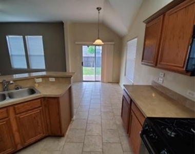 1132 Honeywell Drive - Photo Thumbnail 9