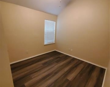 1132 Honeywell Drive - Photo Thumbnail 13