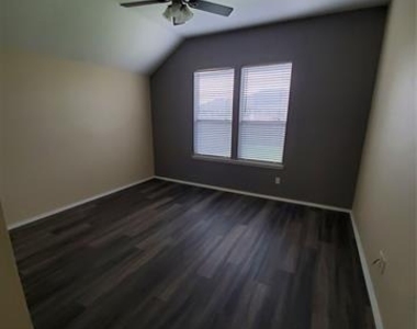 1132 Honeywell Drive - Photo Thumbnail 12