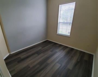 1132 Honeywell Drive - Photo Thumbnail 14