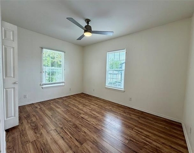 2303 Deer Path Drive - Photo Thumbnail 9
