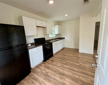 2303 Deer Path Drive - Photo Thumbnail 6