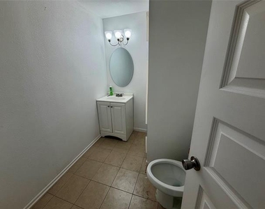 2303 Deer Path Drive - Photo Thumbnail 16