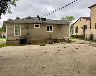 2303 Deer Path Drive - Photo Thumbnail 3