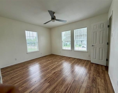 2303 Deer Path Drive - Photo Thumbnail 8