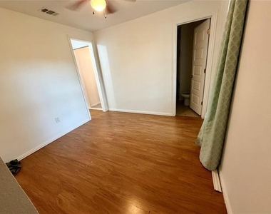 2303 Deer Path Drive - Photo Thumbnail 15