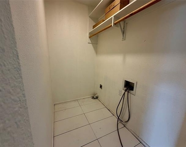 2303 Deer Path Drive - Photo Thumbnail 11