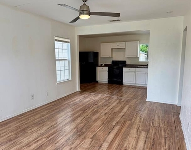 2303 Deer Path Drive - Photo Thumbnail 4