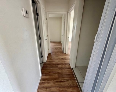 2303 Deer Path Drive - Photo Thumbnail 12