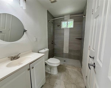 2303 Deer Path Drive - Photo Thumbnail 10