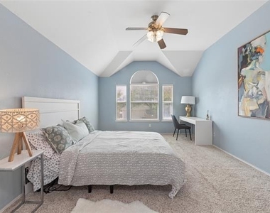 5909 Vineyard Lane - Photo Thumbnail 10