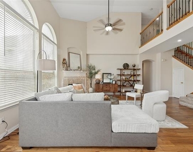 5909 Vineyard Lane - Photo Thumbnail 2